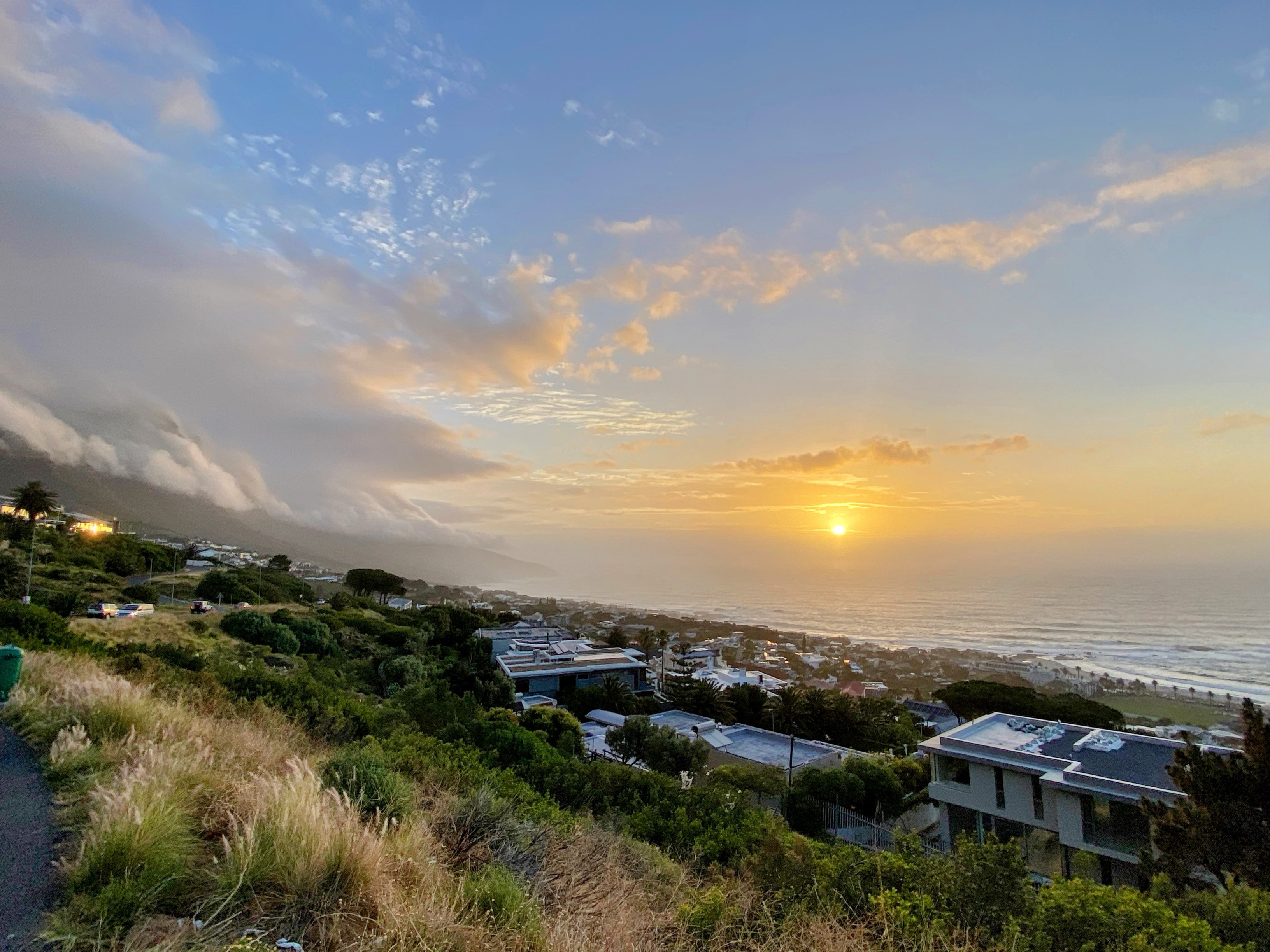 Malerische Kapstadt-Landschaft mit Bergen und Meer